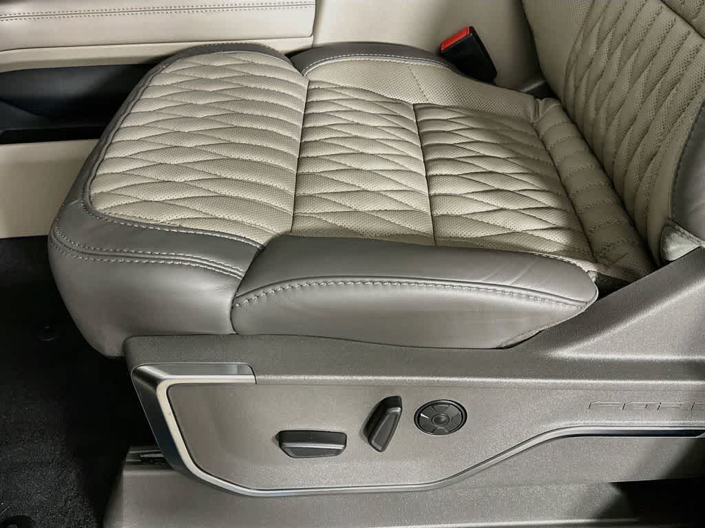 2026 Ford Super Duty F-350 DRW Pickup Platinum