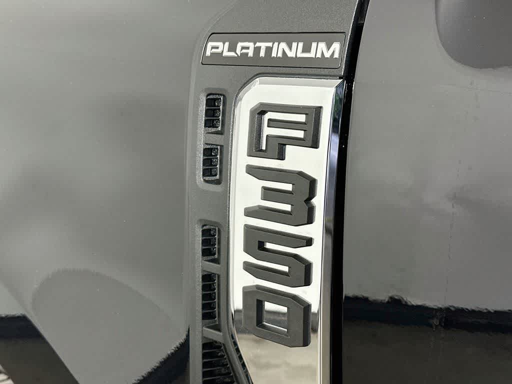 2026 Ford Super Duty F-350 DRW Pickup Platinum