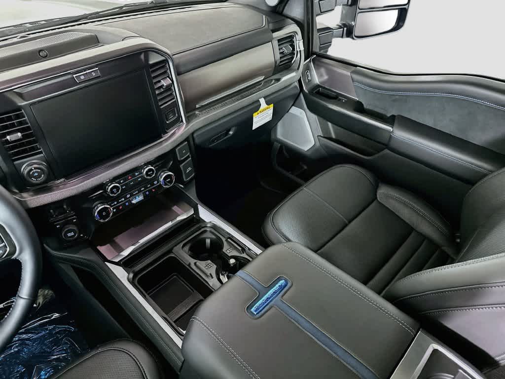 2027 Ford Super Duty F-350 DRW Pickup Platinum