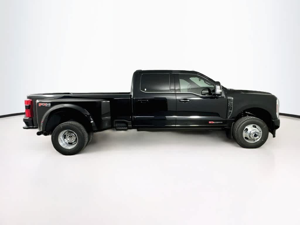 2027 Ford Super Duty F-350 DRW Pickup Platinum