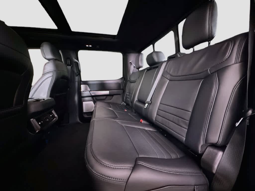 2027 Ford Super Duty F-350 DRW Pickup Platinum