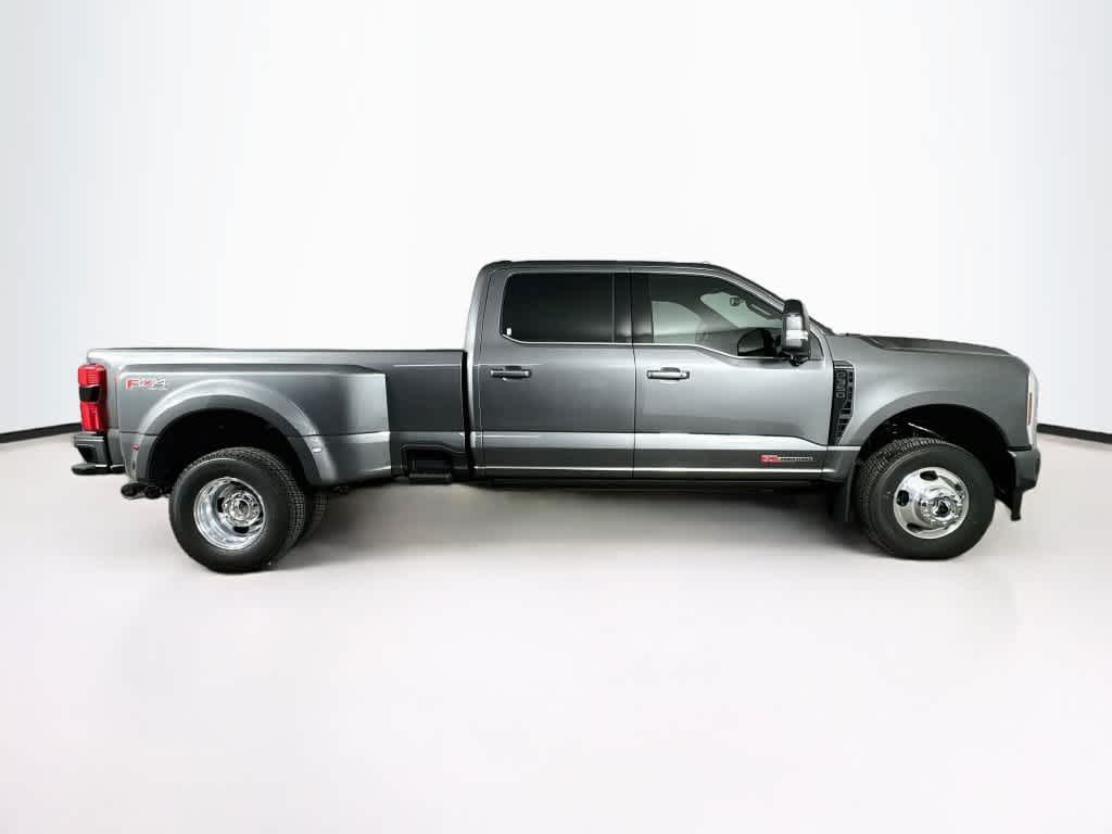 2027 Ford Super Duty F-350 DRW Pickup Platinum