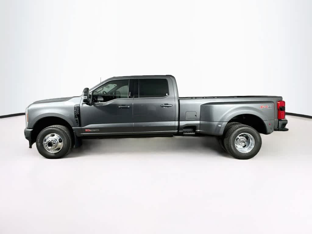 2027 Ford Super Duty F-350 DRW Pickup Platinum