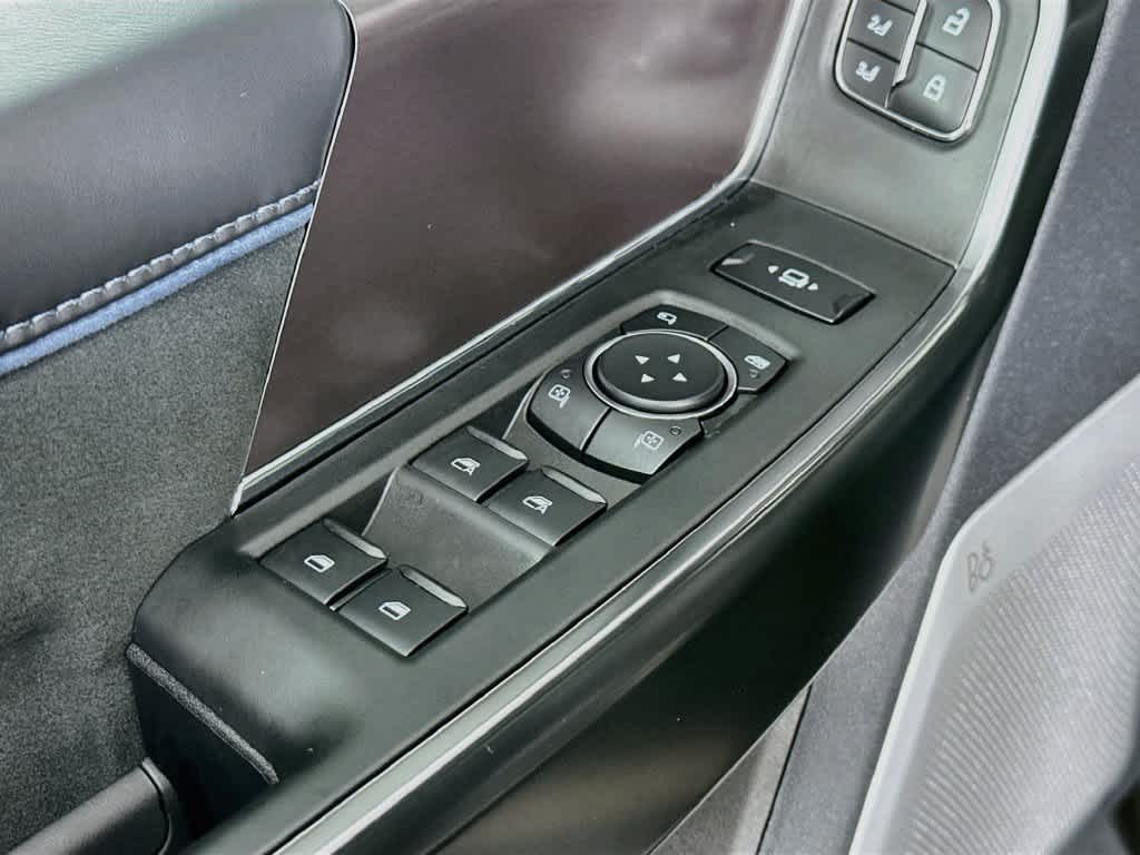 2027 Ford Super Duty F-350 DRW Pickup Platinum