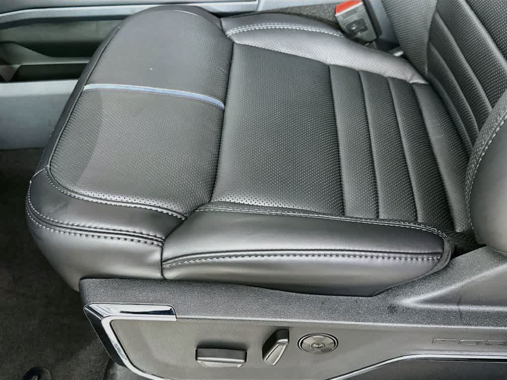 2027 Ford Super Duty F-350 DRW Pickup Platinum