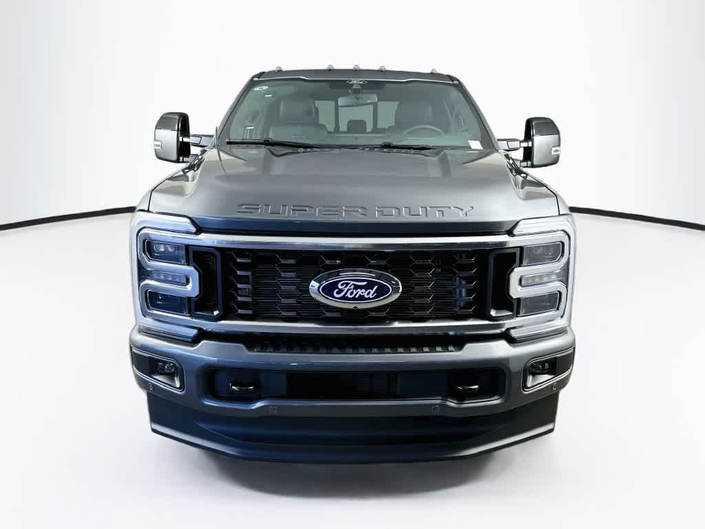 2027 Ford Super Duty F-350 DRW Pickup Platinum