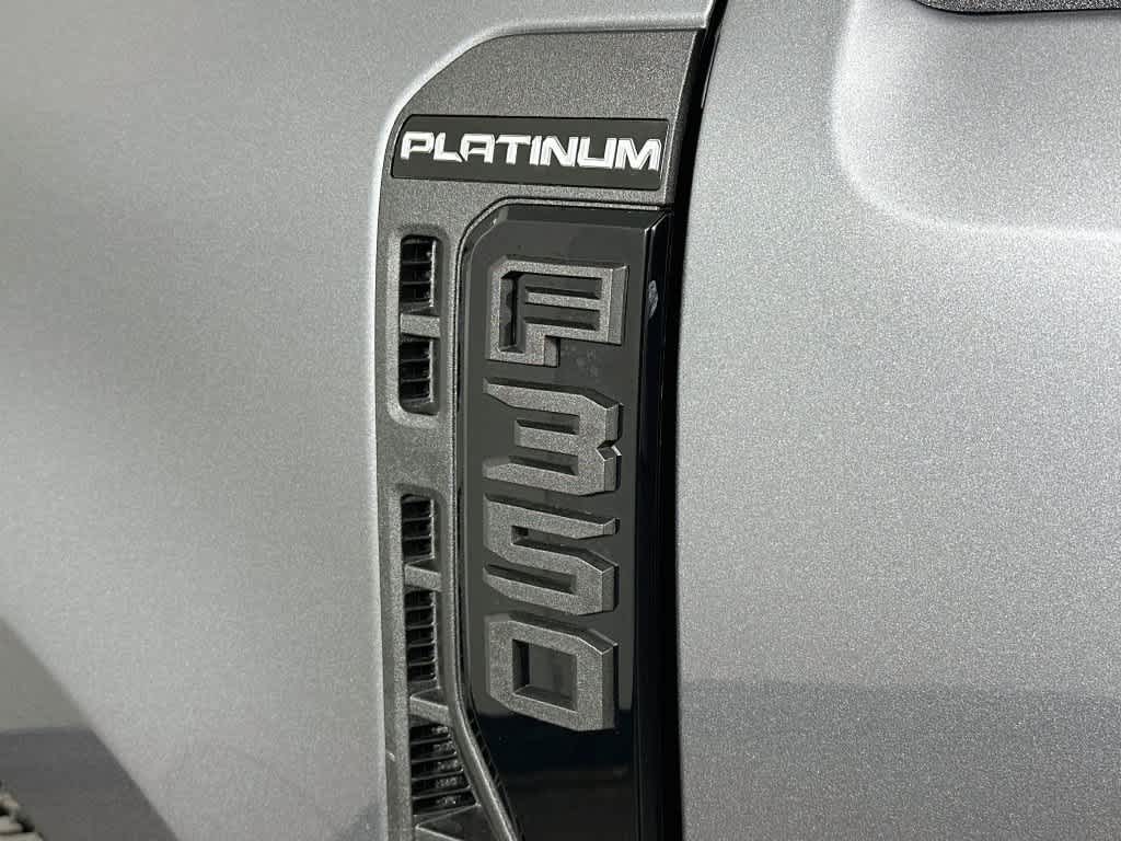 2027 Ford Super Duty F-350 DRW Pickup Platinum