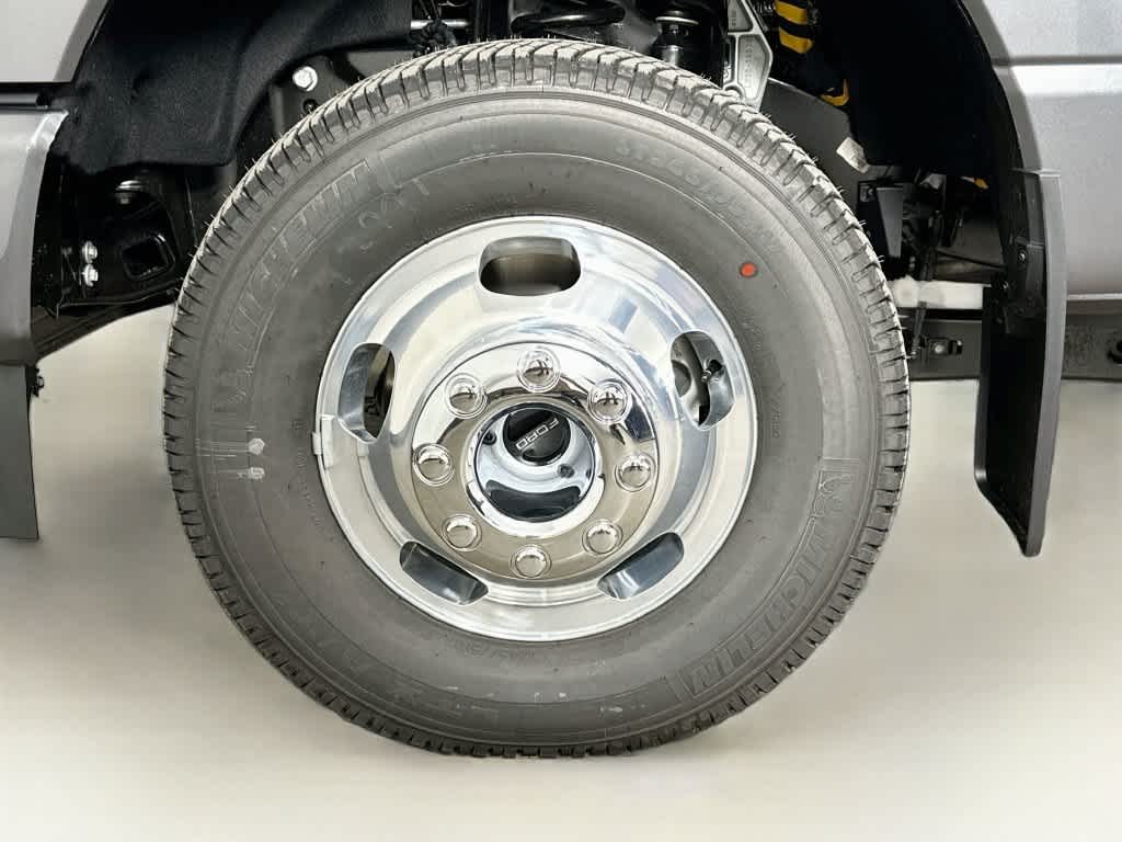 2027 Ford Super Duty F-350 DRW Pickup Platinum