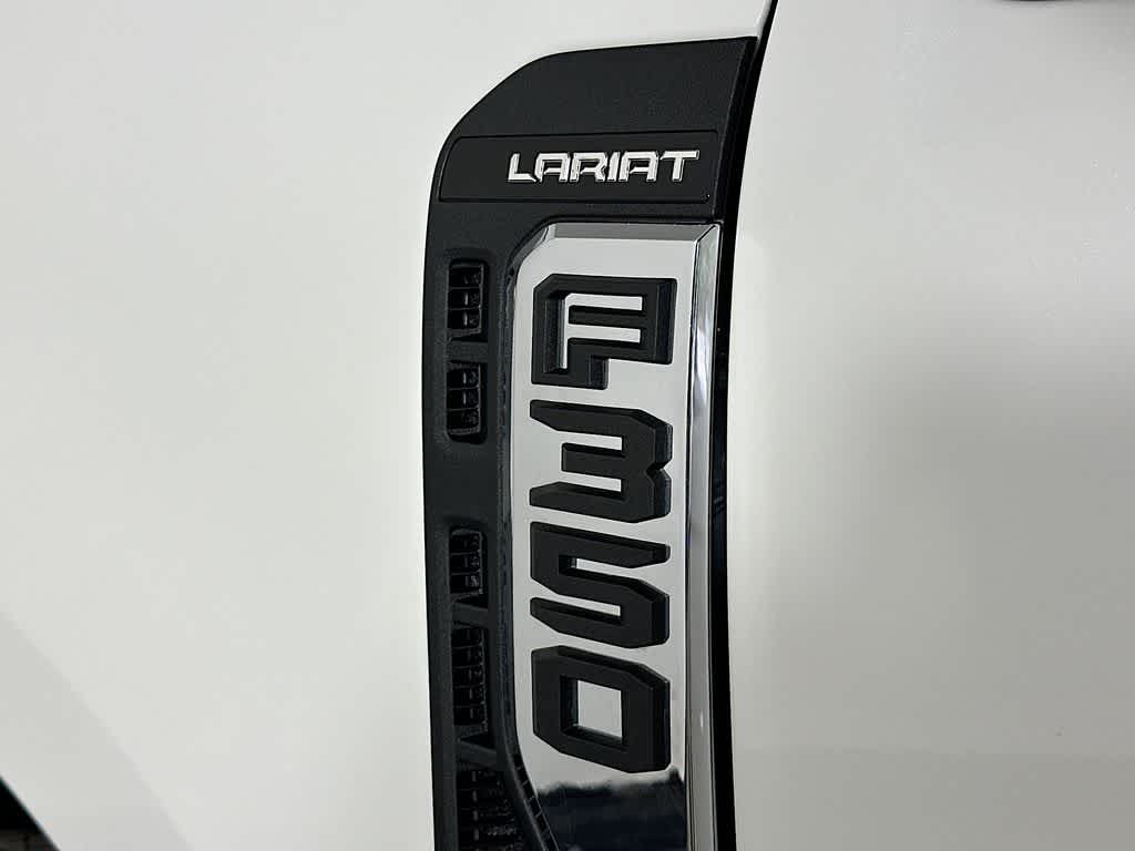 2026 Ford Super Duty F-350 DRW Pickup LARIAT