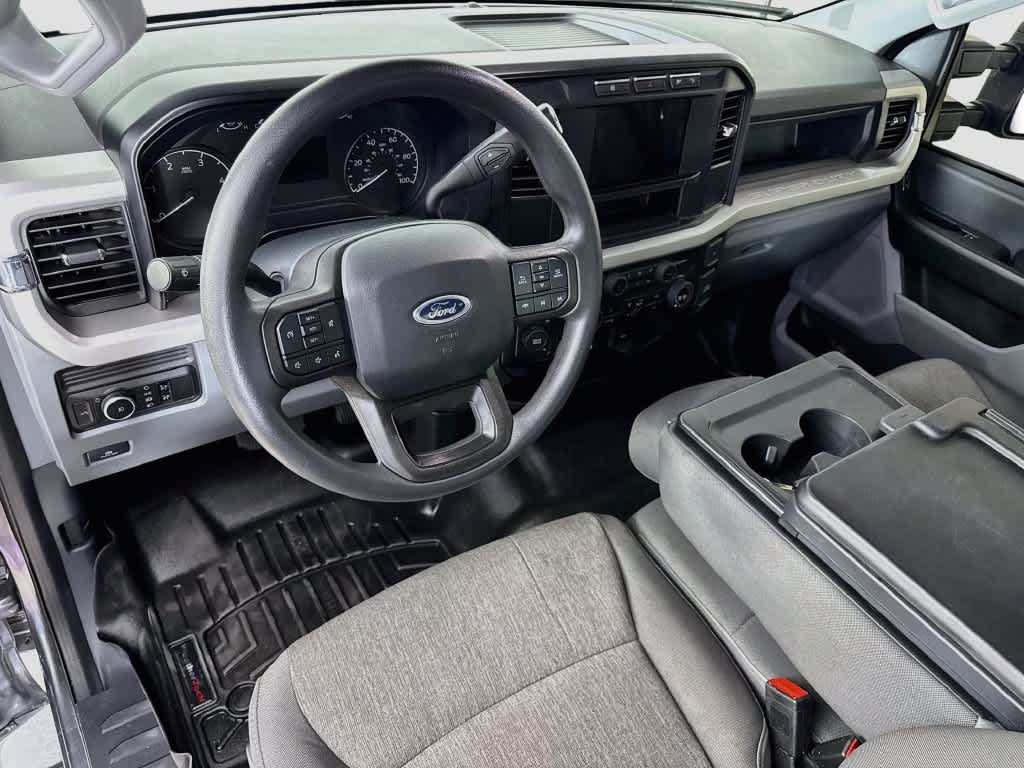 2024 Ford Super Duty F-350 DRW Pickup XL