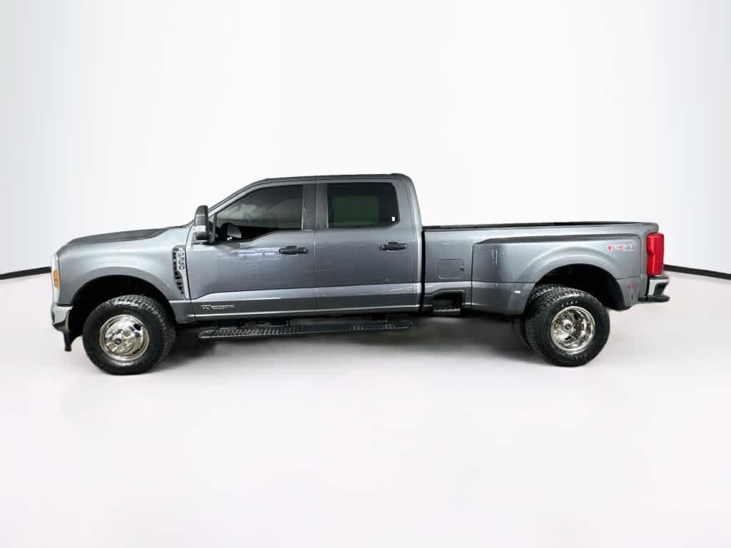 2024 Ford Super Duty F-350 DRW Pickup XL