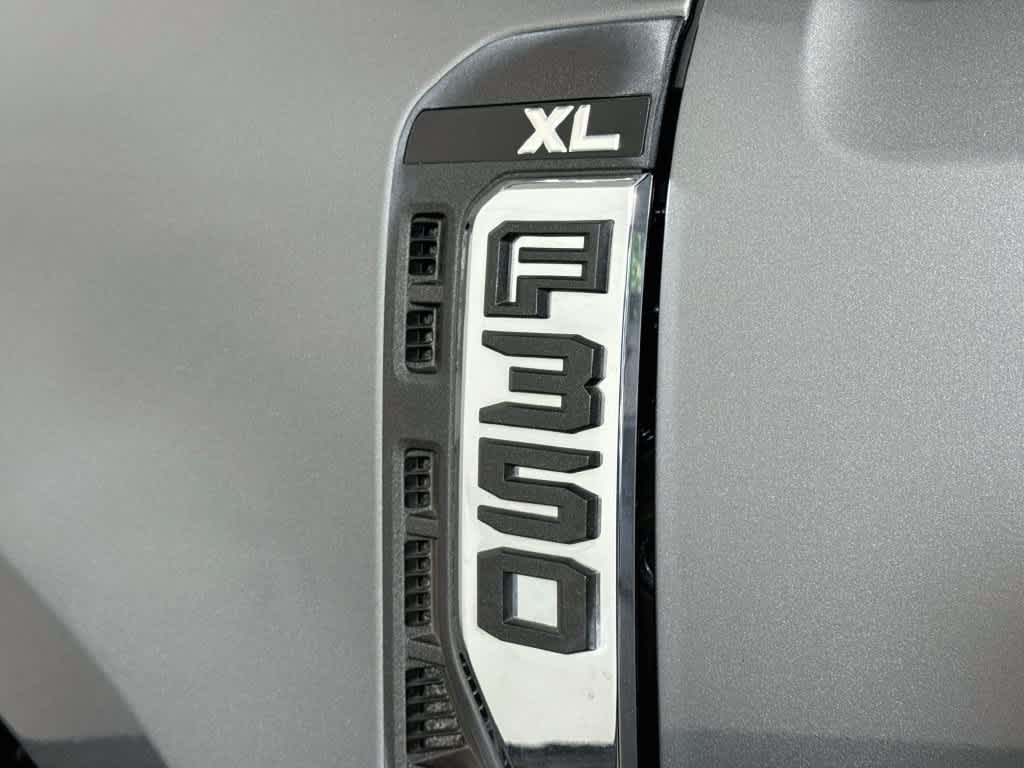2024 Ford Super Duty F-350 DRW Pickup XL