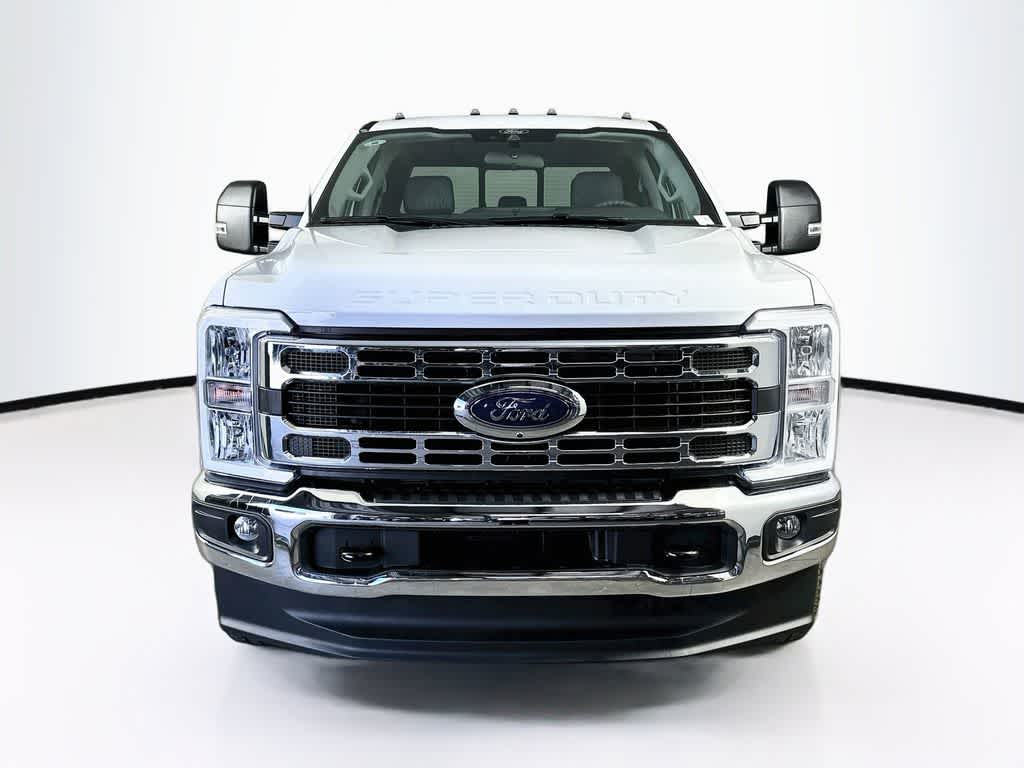 2026 Ford Super Duty F-350 DRW Pickup XLT