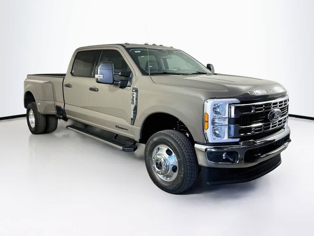 2026 Ford Super Duty F-350 DRW Pickup XLT