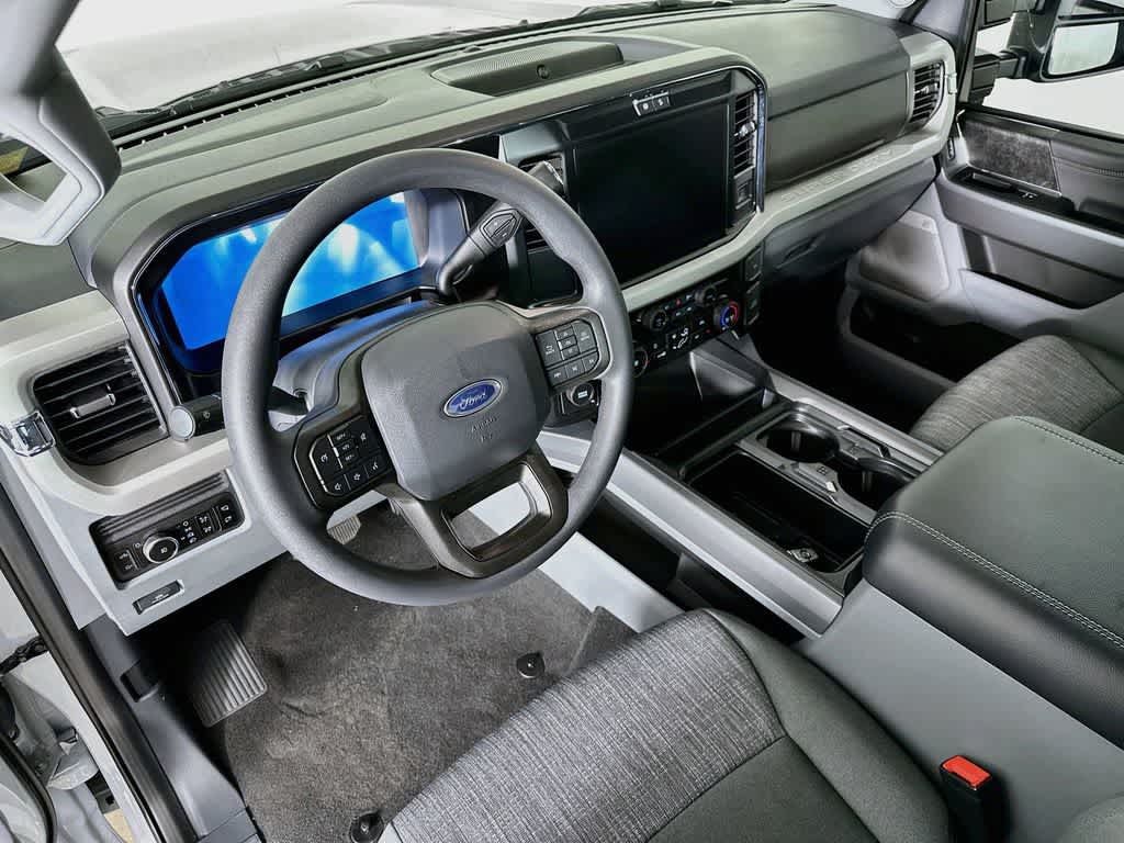 2026 Ford Super Duty F-350 DRW Pickup XLT
