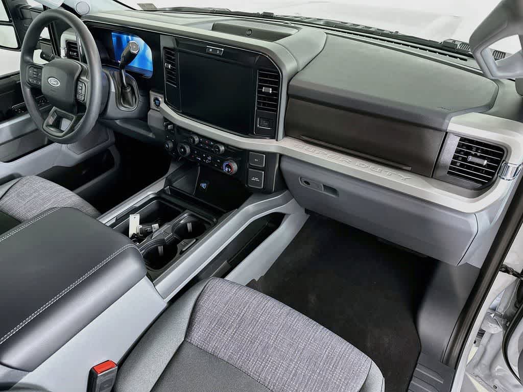 2026 Ford Super Duty F-350 DRW Pickup XLT