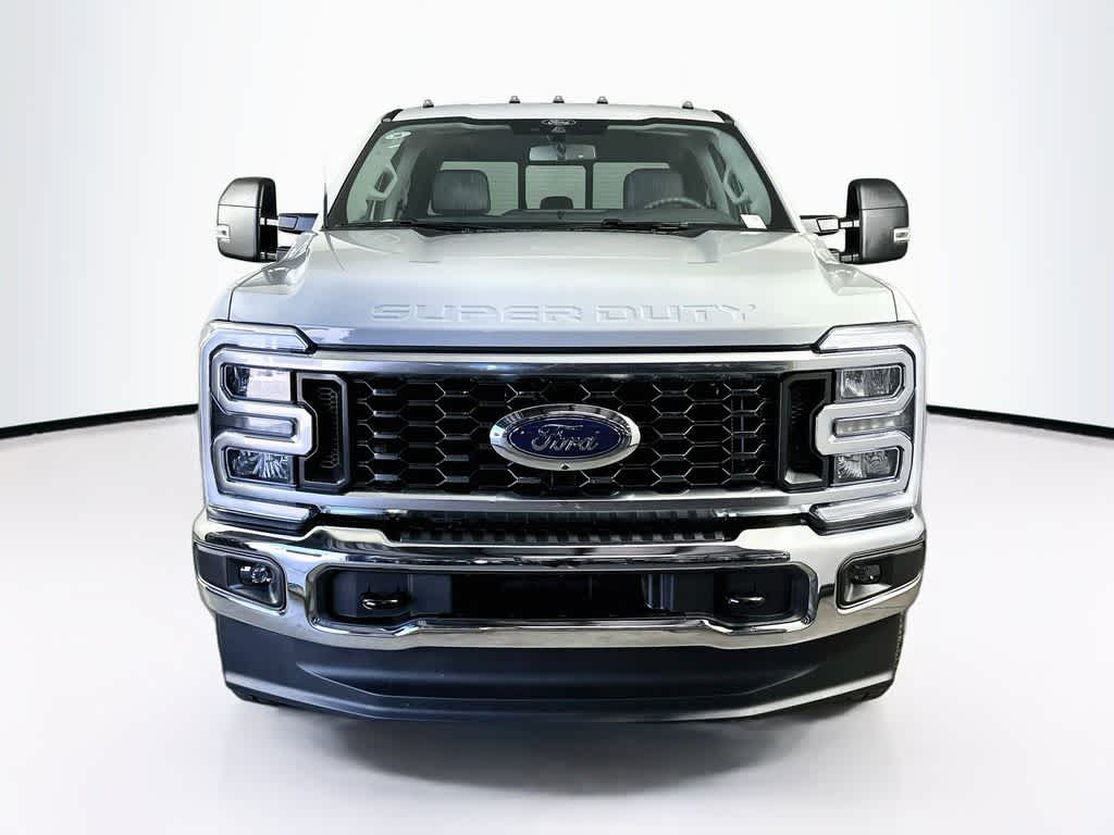 2026 Ford Super Duty F-350 DRW Pickup XLT