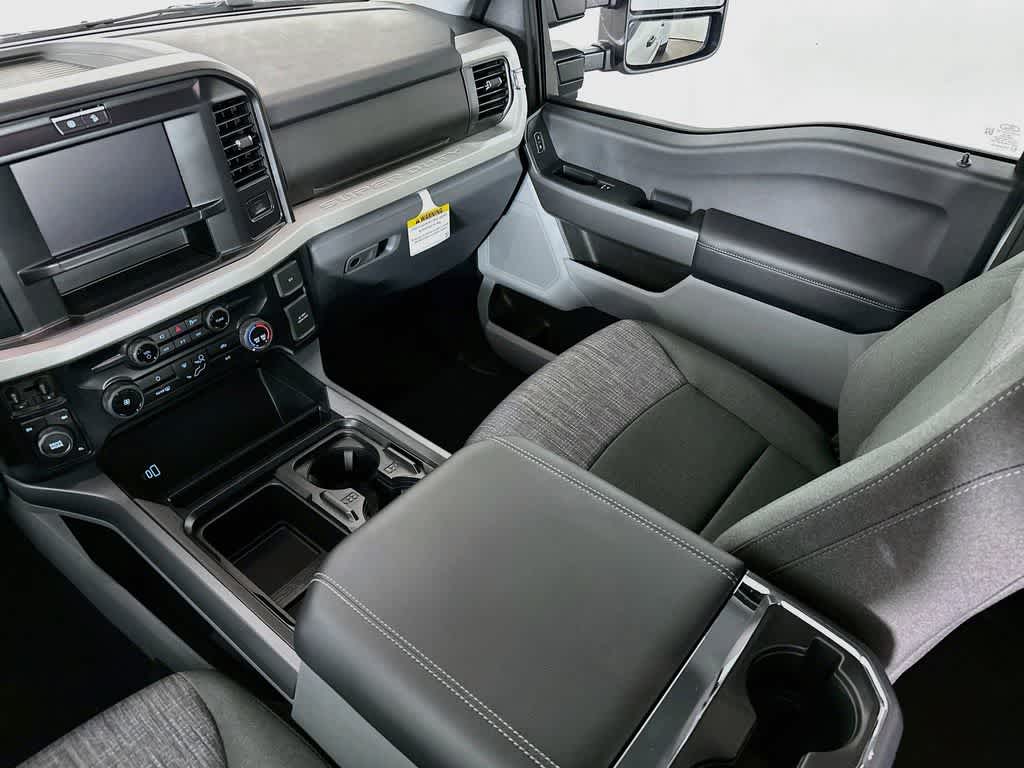 2026 Ford Super Duty F-350 DRW Pickup XLT