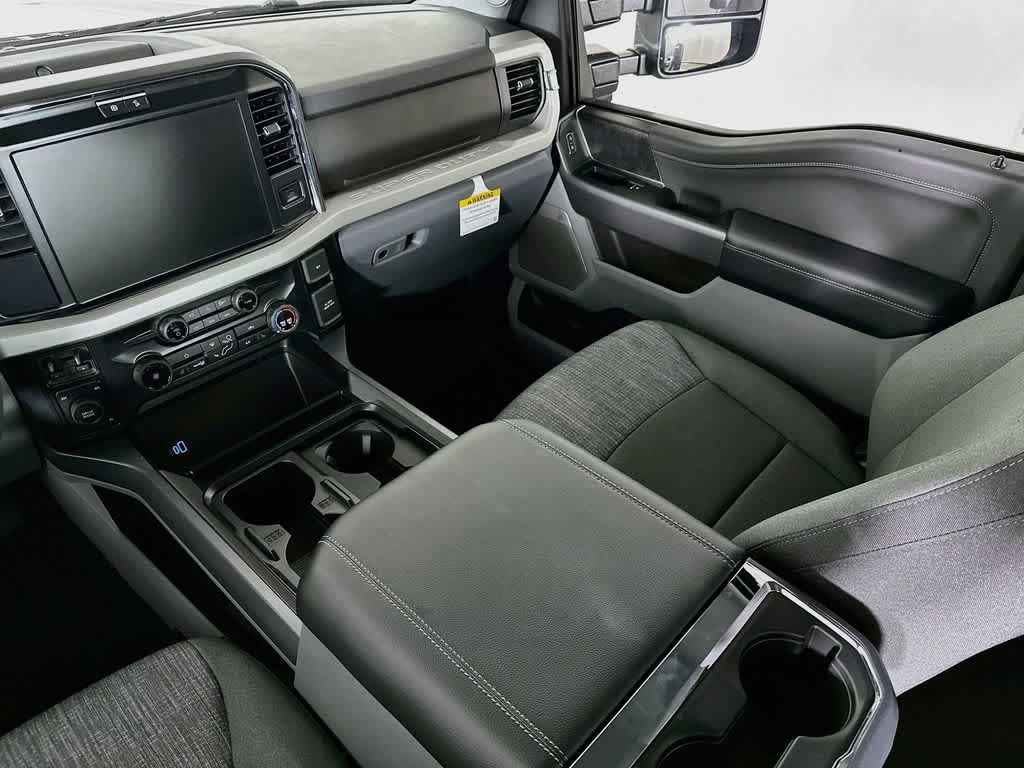 2026 Ford Super Duty F-350 DRW Pickup XLT