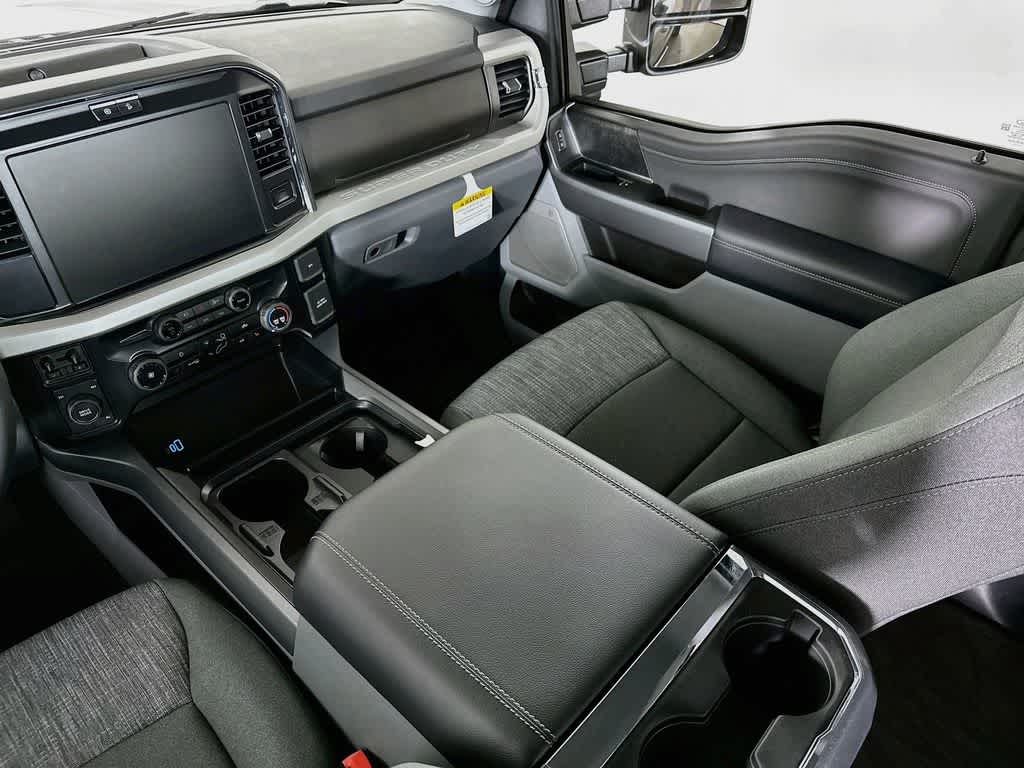 2026 Ford Super Duty F-350 DRW Pickup XLT