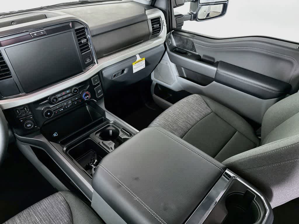 2026 Ford Super Duty F-350 DRW Pickup XLT