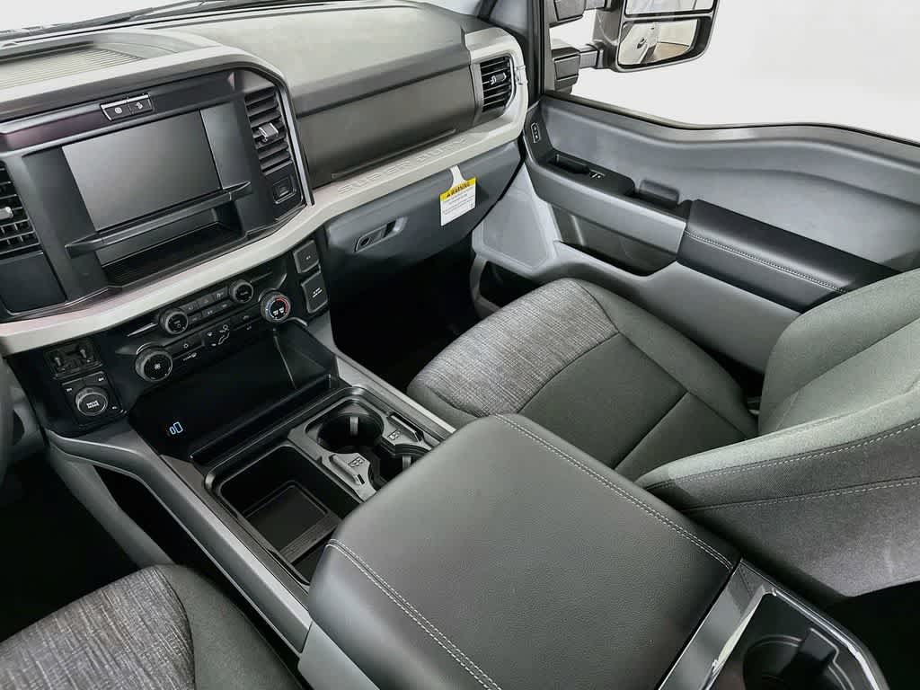 2026 Ford Super Duty F-350 DRW Pickup XLT