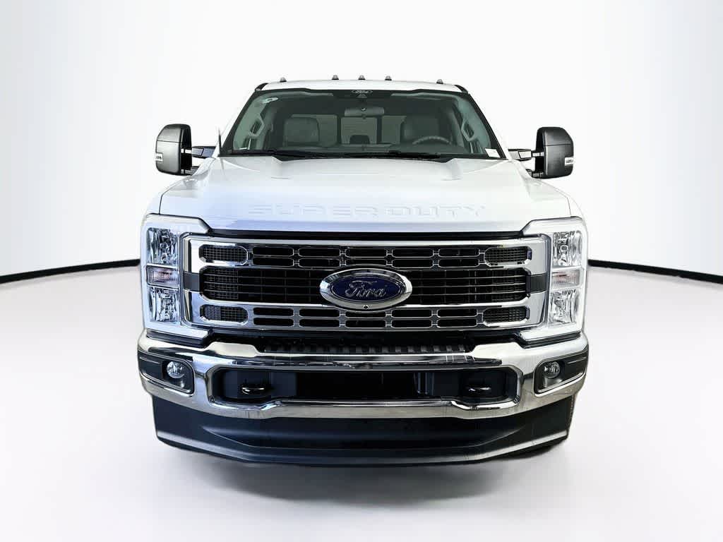 2026 Ford Super Duty F-350 DRW Pickup XLT