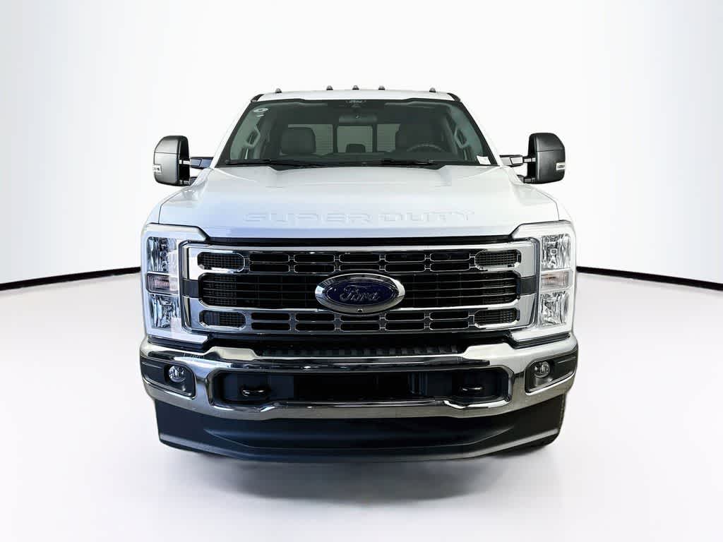 2026 Ford Super Duty F-350 DRW Pickup XLT