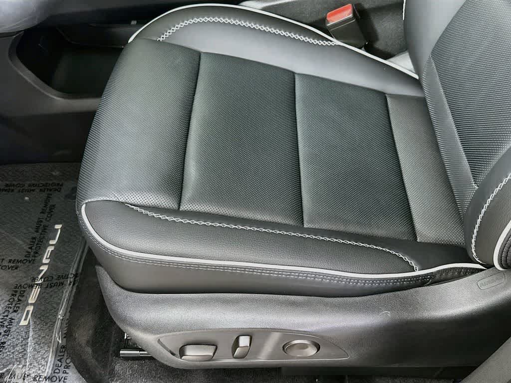 2025 GMC Acadia FWD Denali