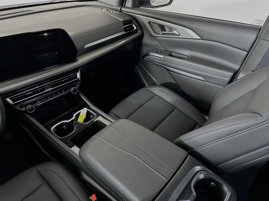 2025 Chevrolet Traverse FWD LT