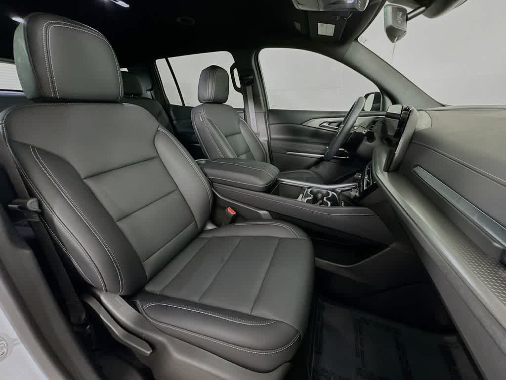 2025 Chevrolet Traverse FWD LT