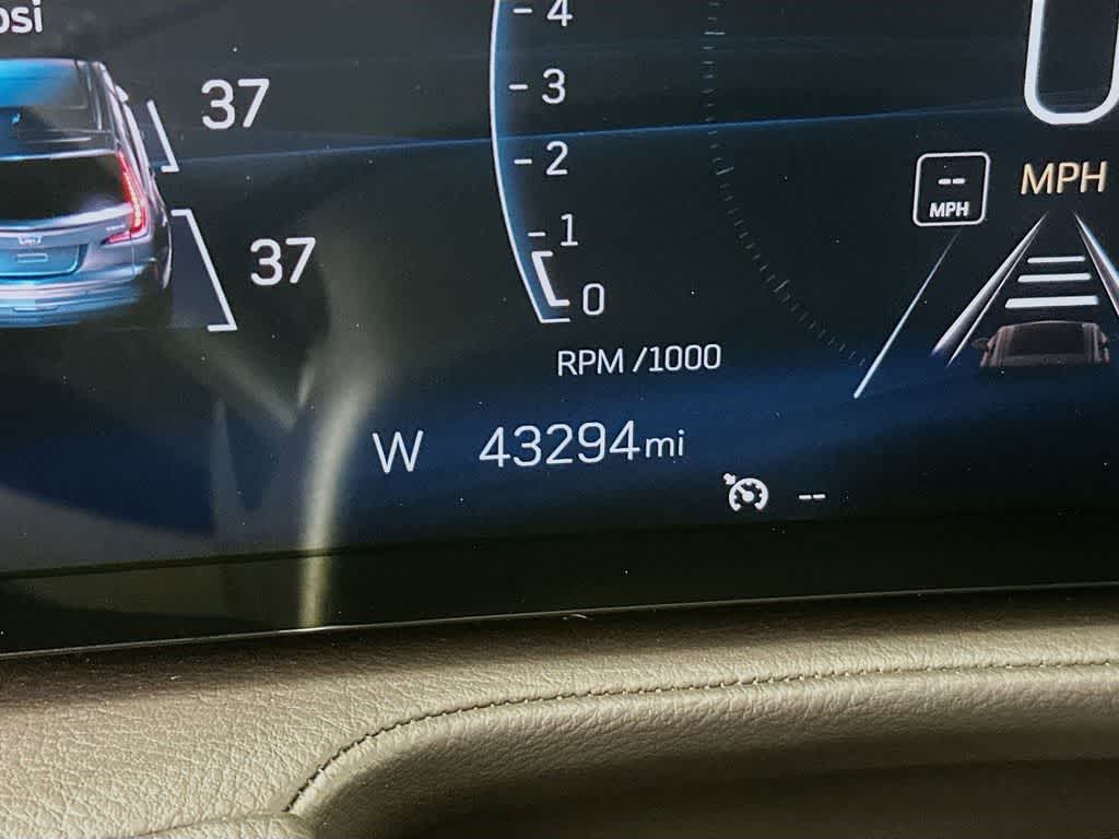 2024 Cadillac XT4 FWD Premium Luxury