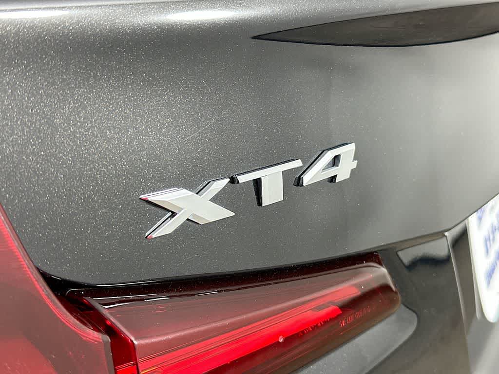 2024 Cadillac XT4 FWD Premium Luxury