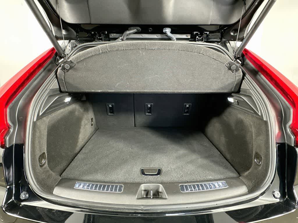 2023 Cadillac XT4 FWD Premium Luxury