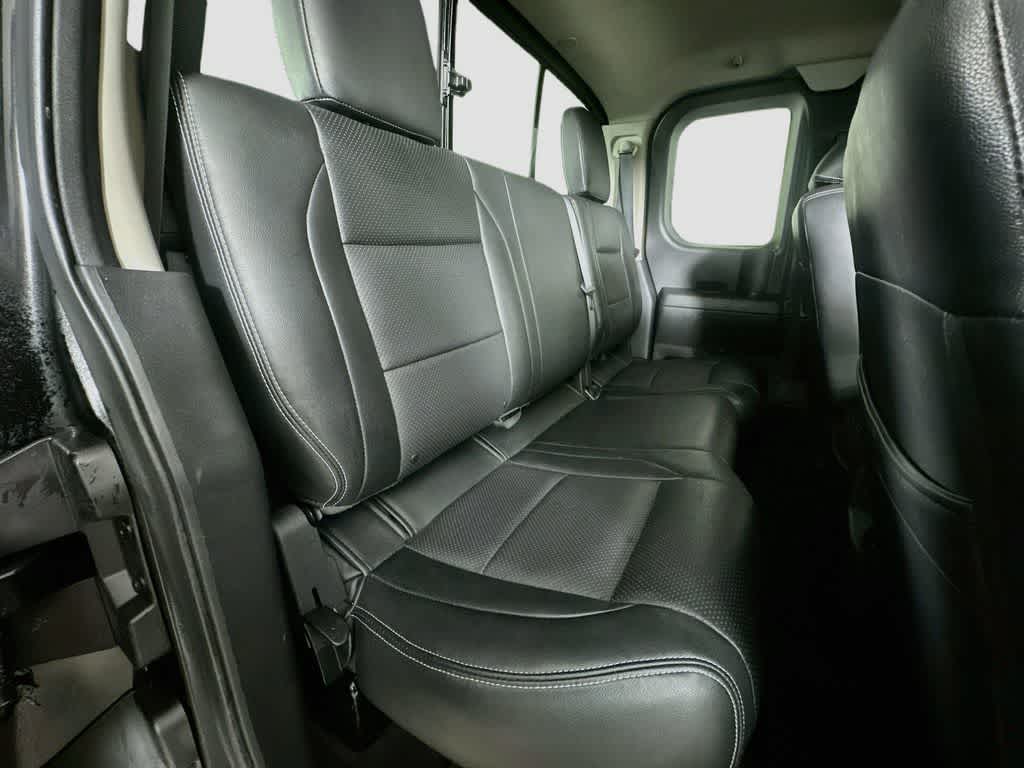 2015 Nissan Titan SV