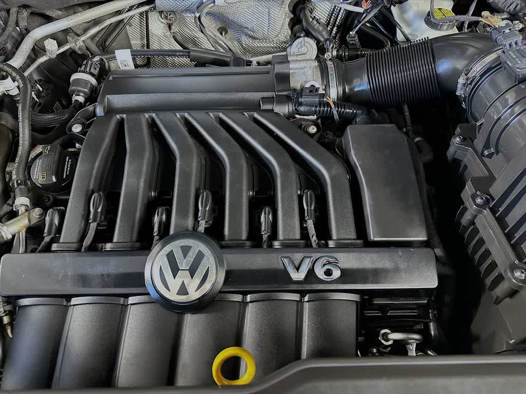 2021 Volkswagen Atlas 3.6L V6 SE w/Technology R-Line