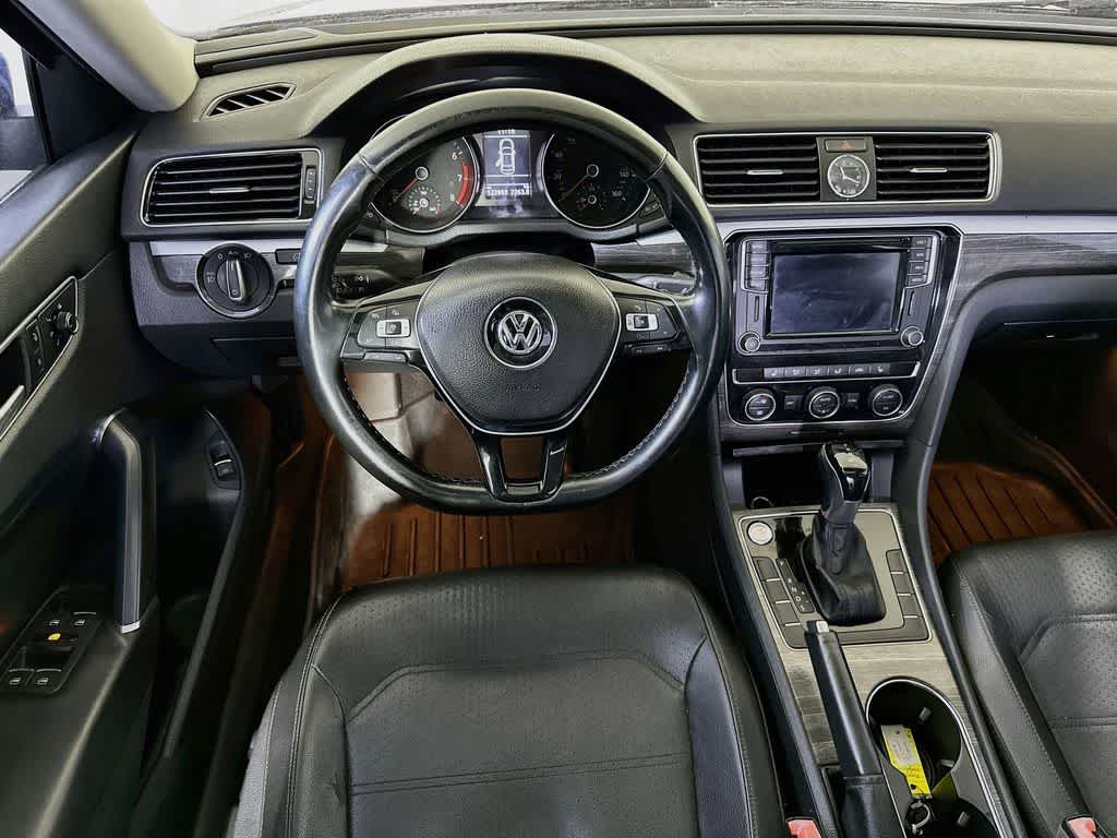 2016 Volkswagen Passat 1.8T SE w/Technology