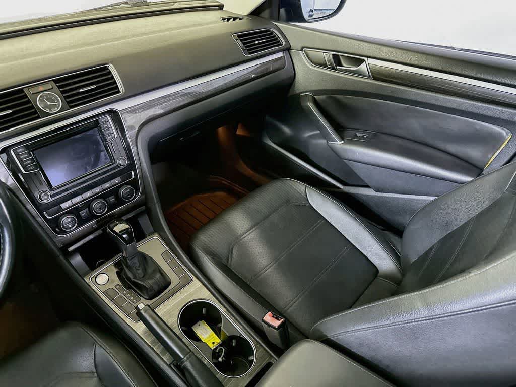 2016 Volkswagen Passat 1.8T SE w/Technology