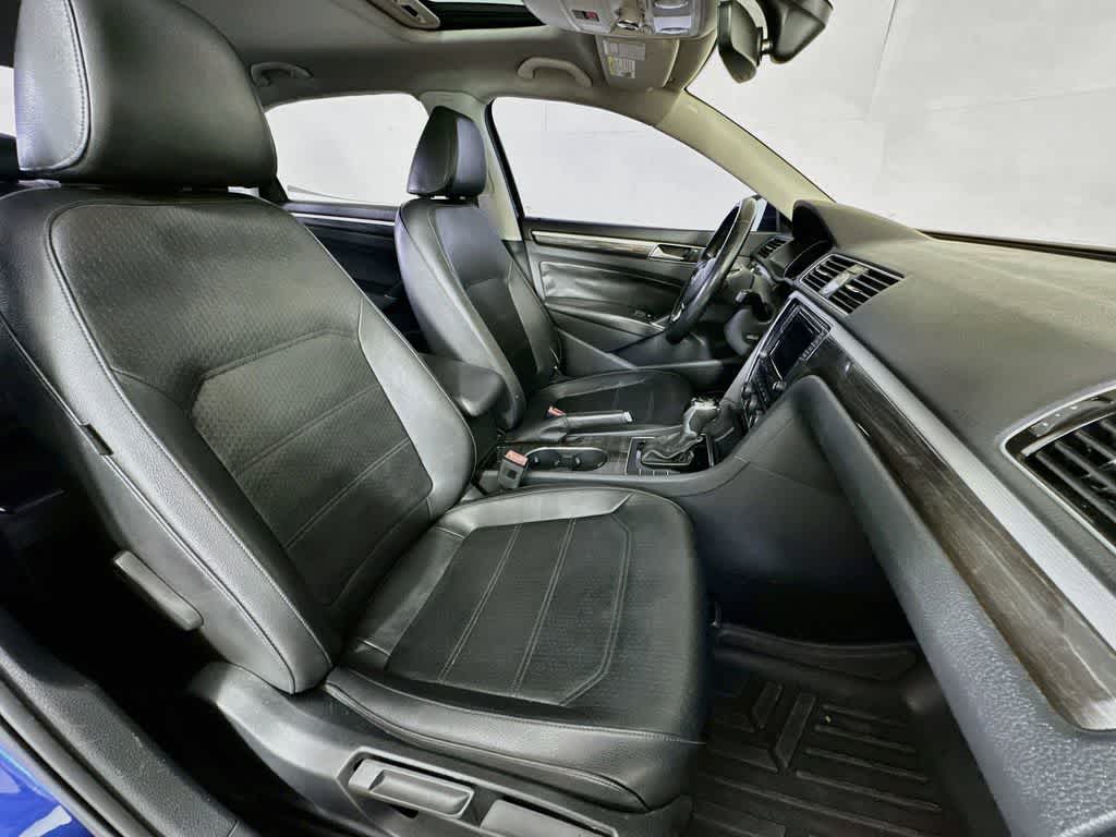 2016 Volkswagen Passat 1.8T SE w/Technology