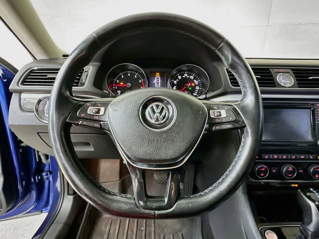 2016 Volkswagen Passat 1.8T SE w/Technology