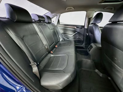2016 Volkswagen Passat 1.8T SE w/Technology