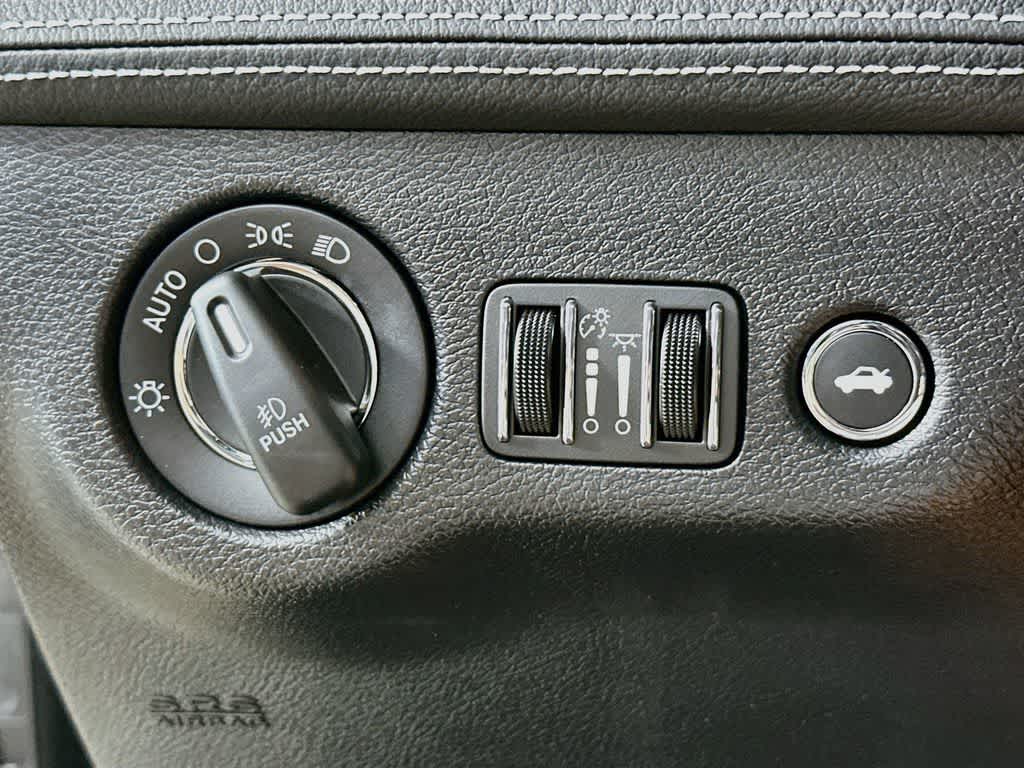 2023 Chrysler 300 300C