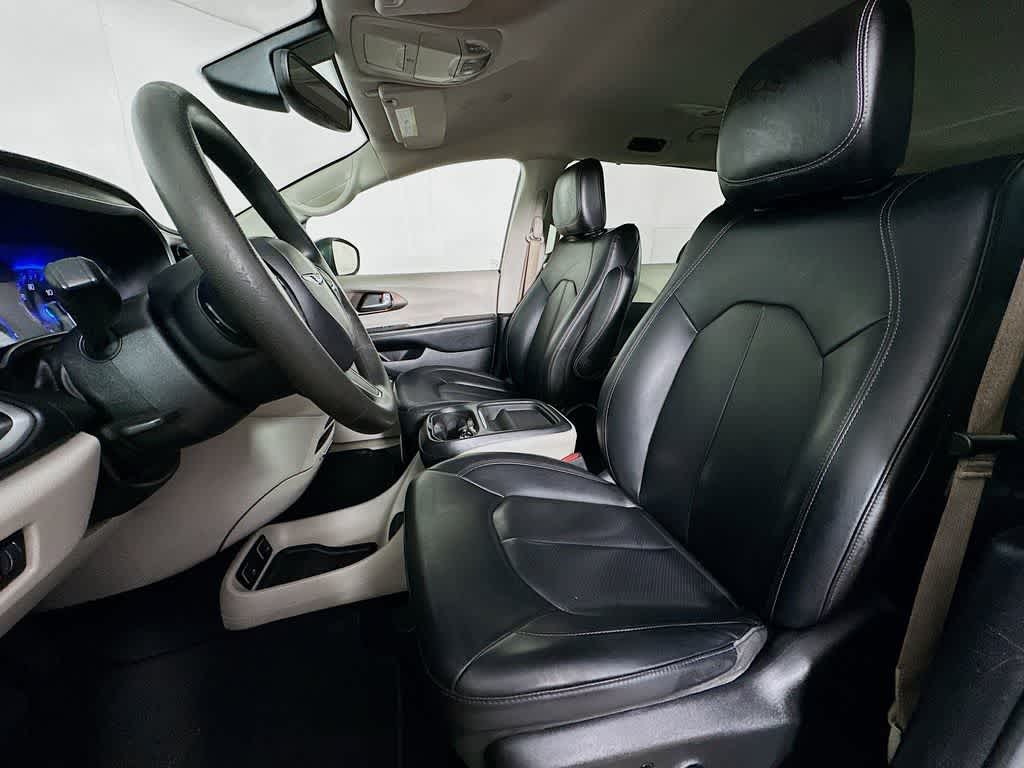 2021 Chrysler Voyager LXI