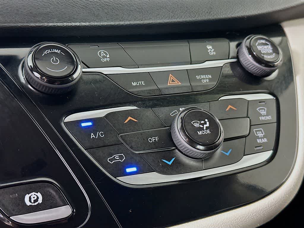 2021 Chrysler Voyager LXI