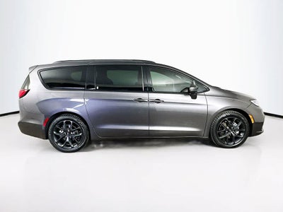 2021 Chrysler Pacifica Touring