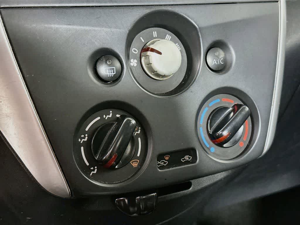 2015 Nissan Versa SV