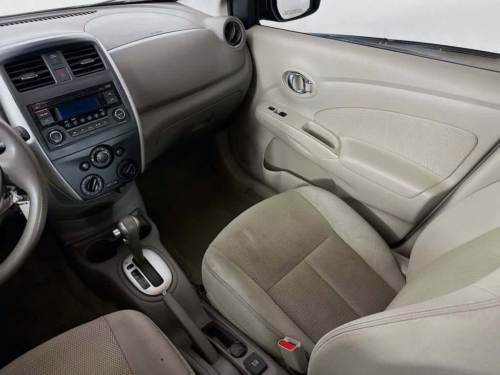 2016 Nissan Versa SV