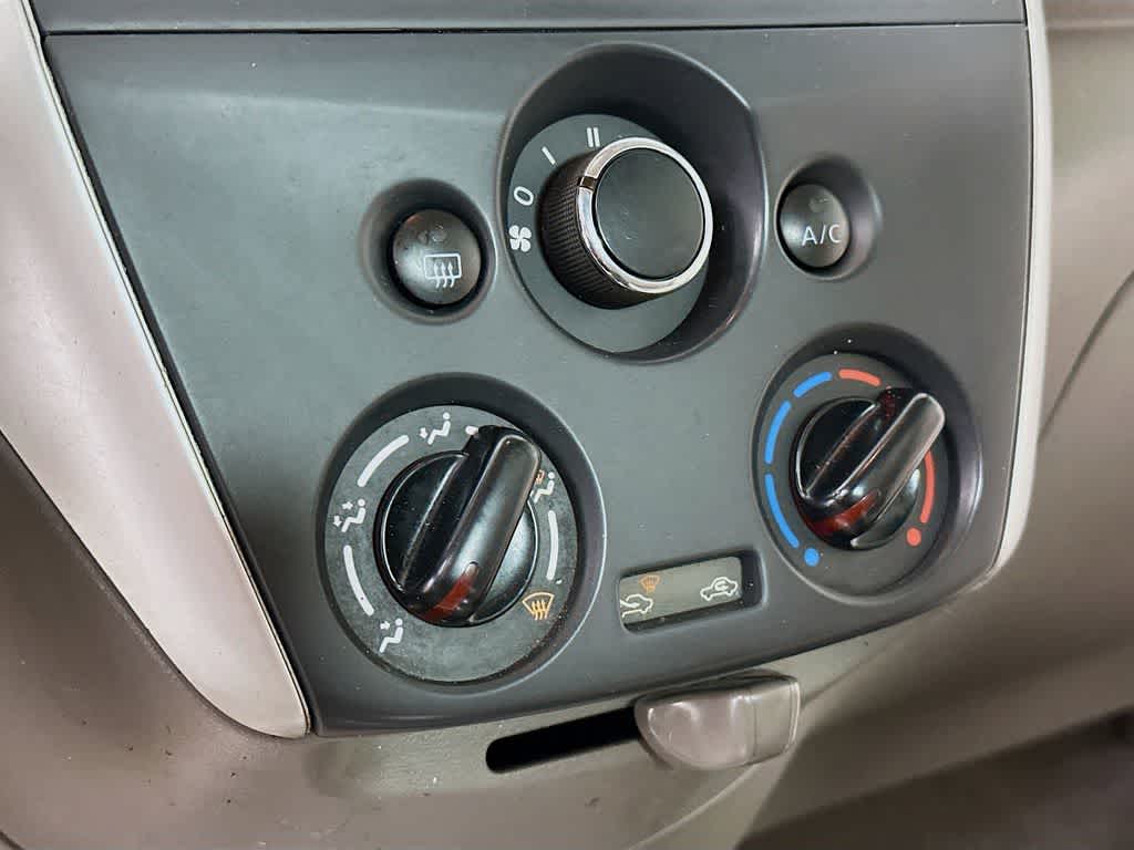 2016 Nissan Versa SV