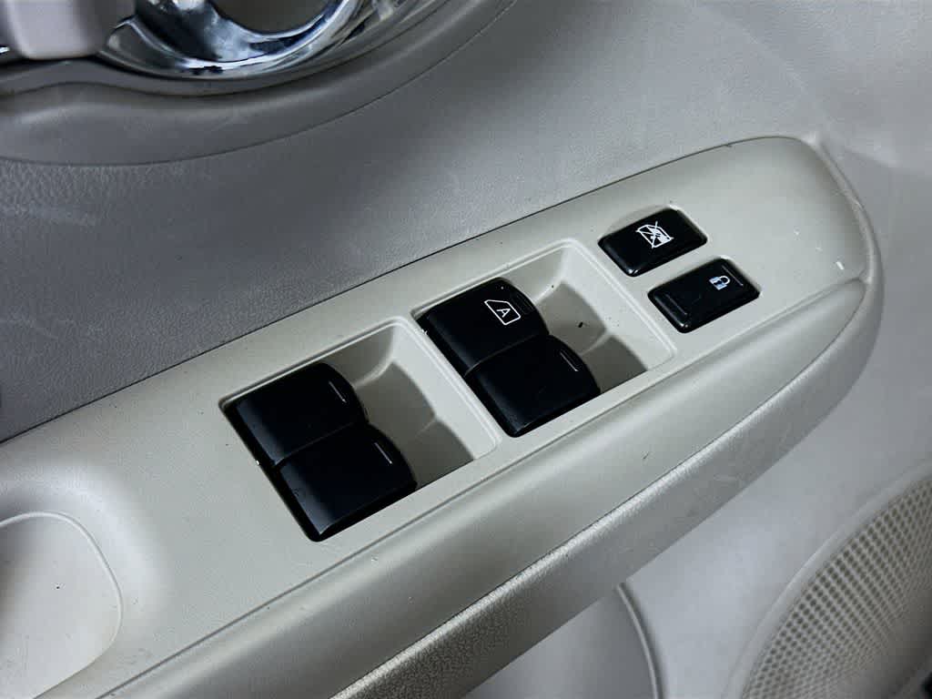 2016 Nissan Versa SV