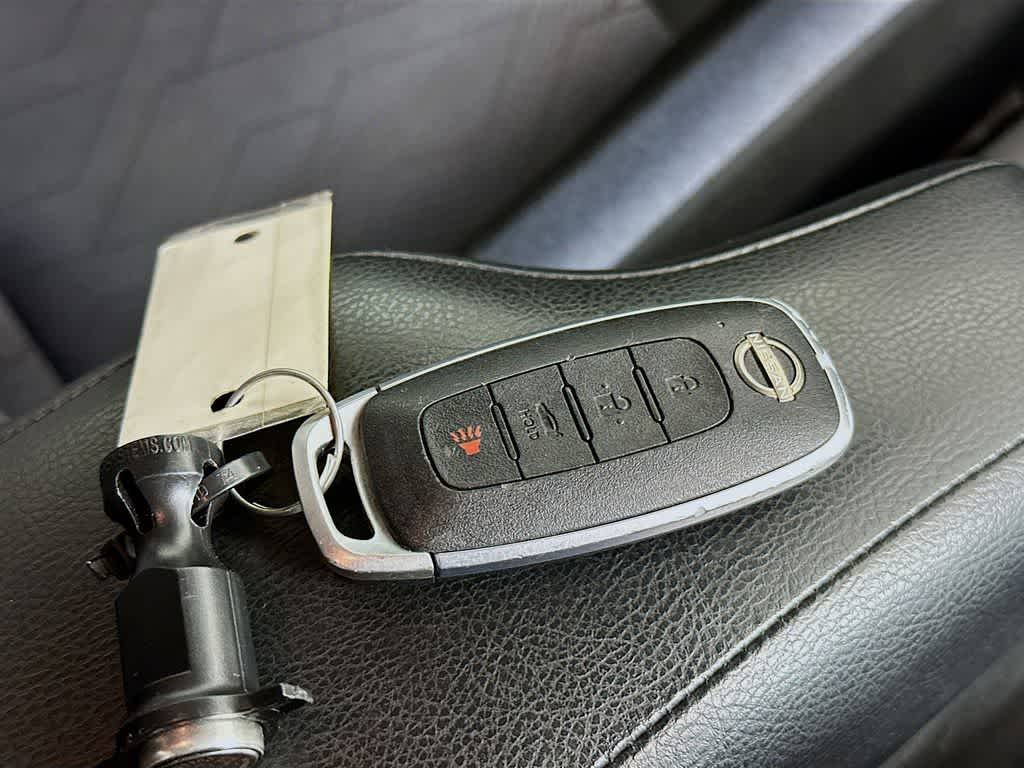 2023 Nissan Versa SV